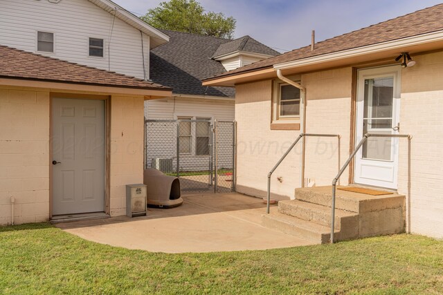 1002 S Main St, Wheeler, TX 79096 - view of patio / terrace with a gate
