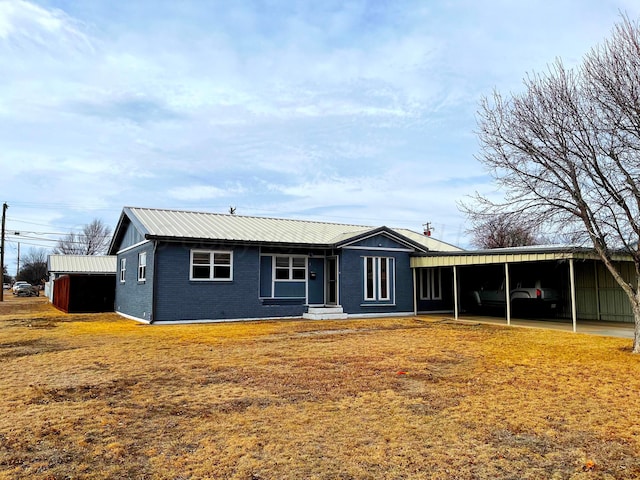 view of front of property with a carport and a front yard