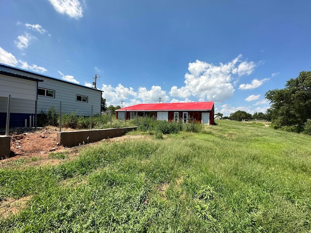 700 N Texas St, Shamrock, TX 79079 - view of yard