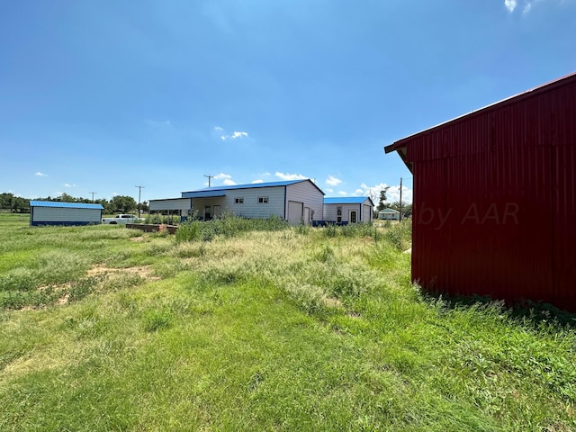 700 N Texas St, Shamrock, TX 79079 - view of yard featuring an outdoor structure