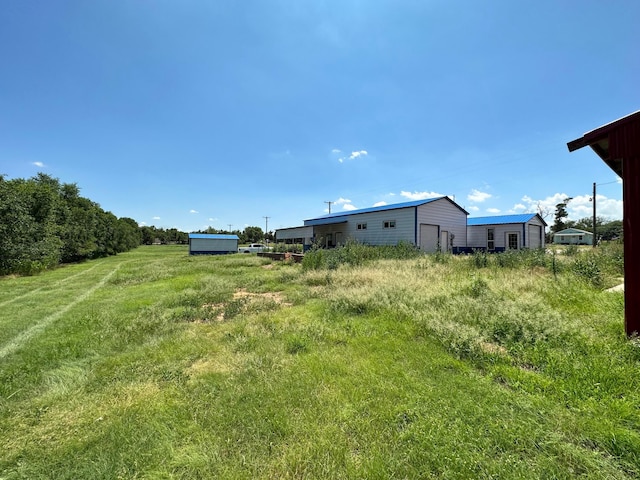 700 N Texas St, Shamrock, TX 79079 - view of yard