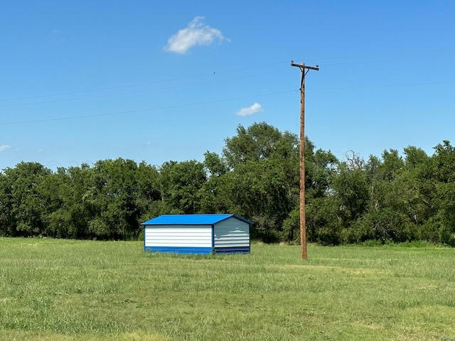 700 N Texas St, Shamrock, TX 79079 - view of yard featuring a forest view
