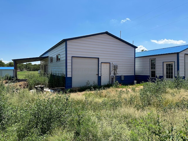 700 N Texas St, Shamrock, TX 79079 - view of garage