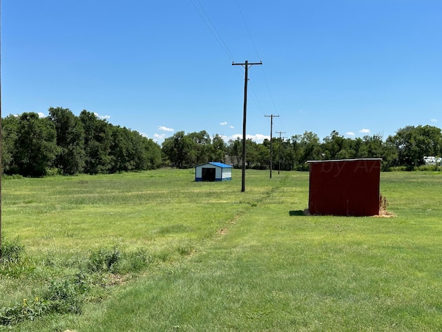 700 N Texas St, Shamrock, TX 79079 - view of grassy yard with an outdoor structure and a rural view