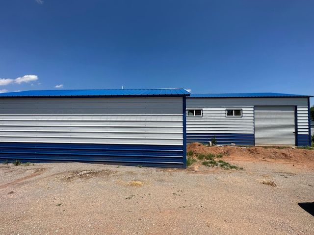700 N Texas St, Shamrock, TX 79079 - view of side of property featuring metal roof and a detached garage