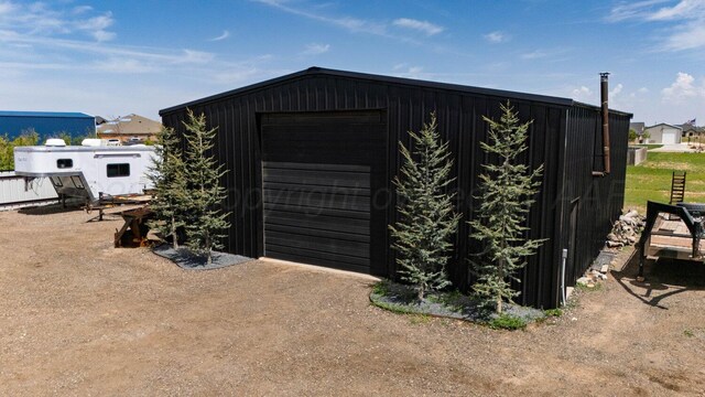 9111 Highland Springs Dr, Amarillo, TX 79119 - detached garage with dirt driveway