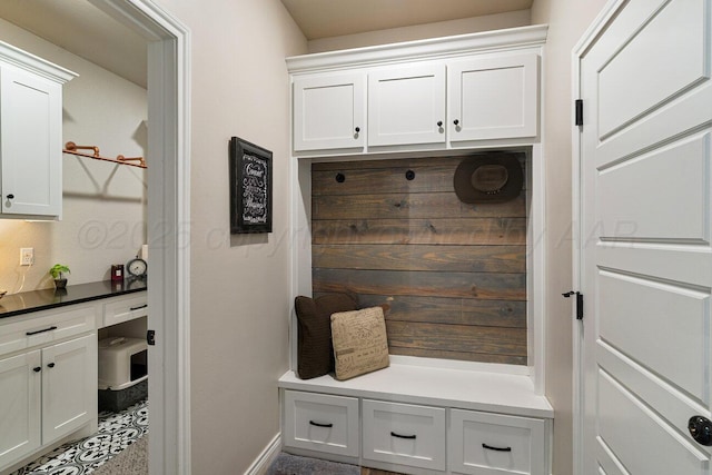 9111 Highland Springs Dr, Amarillo, TX 79119 - mudroom featuring baseboards