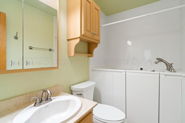 6701 Admiral Ct, Amarillo, TX 79124 - full bathroom featuring a bath and vanity