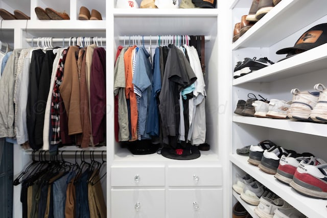 2 Altamira St, Borger, TX 79007 - view of walk in closet
