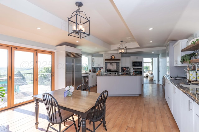 2 Altamira St, Borger, TX 79007 - dining area with a chandelier, light wood finished floors, recessed lighting, and a tray ceiling