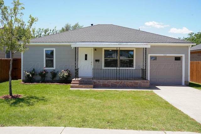 709 N Wells St, Pampa, TX 79065 - ranch-style house featuring a garage, a front yard, and covered porch