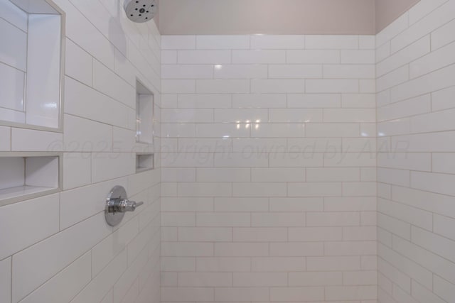 full bath with tiled shower