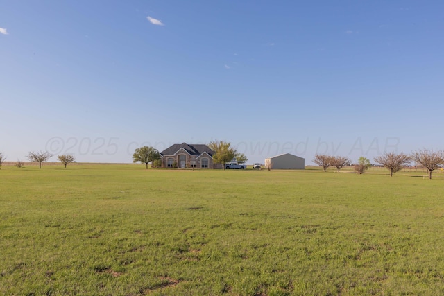 view of yard with a rural view