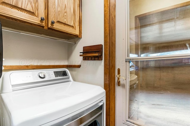 laundry room featuring cabinet space and washer / dryer