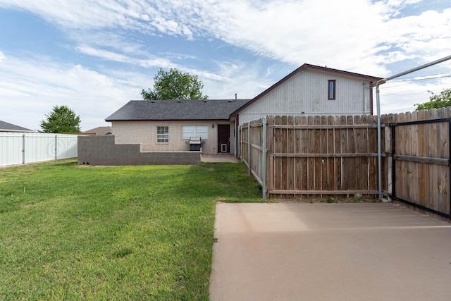 1107 Yucca Ave, Amarillo, TX 79108 - view of yard featuring a patio area