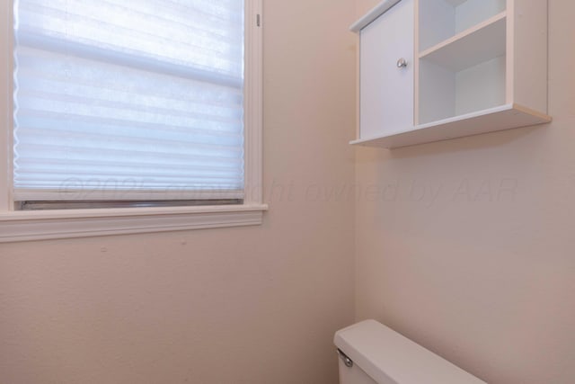 6710 Gainsborough Rd, Amarillo, TX 79106 - bathroom with healthy amount of natural light