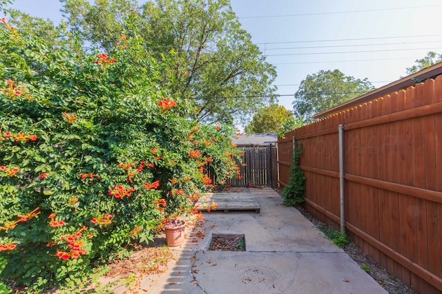 6710 Gainsborough Rd, Amarillo, TX 79106 - fenced backyard featuring a patio area