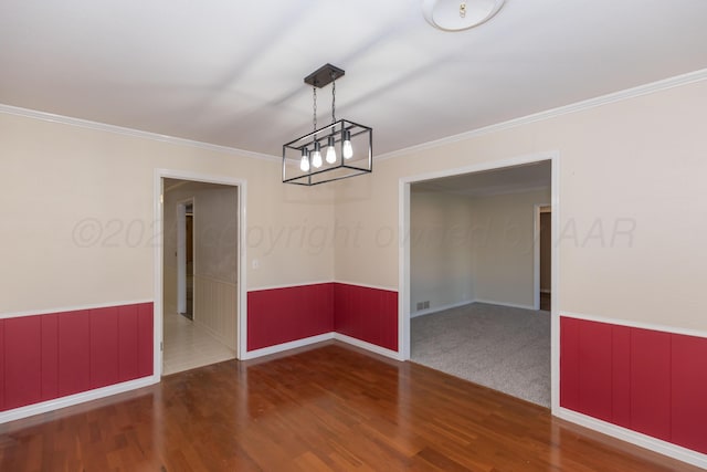 6710 Gainsborough Rd, Amarillo, TX 79106 - empty room featuring a wainscoted wall, wood finished floors, and crown molding