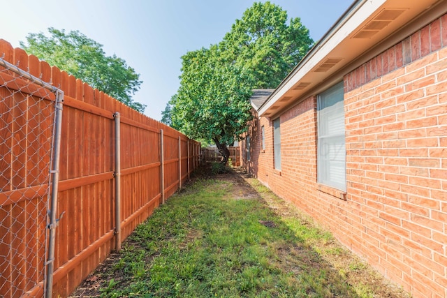 6710 Gainsborough Rd, Amarillo, TX 79106 - view of fenced backyard