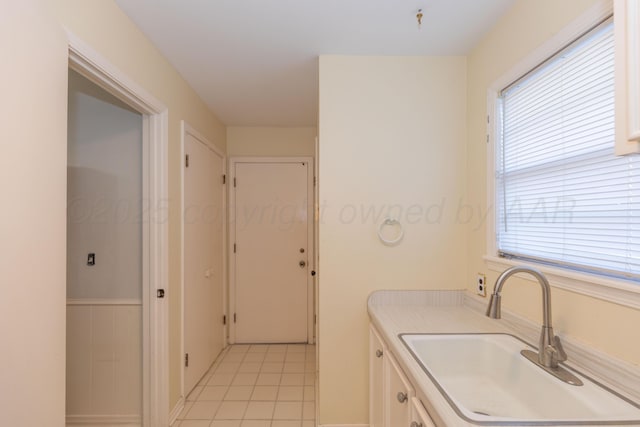 6710 Gainsborough Rd, Amarillo, TX 79106 - laundry area featuring a sink and light tile patterned floors