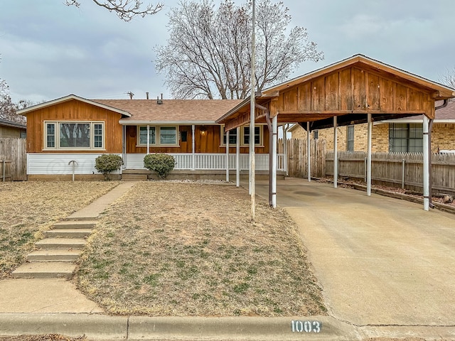 view of front facade featuring a carport