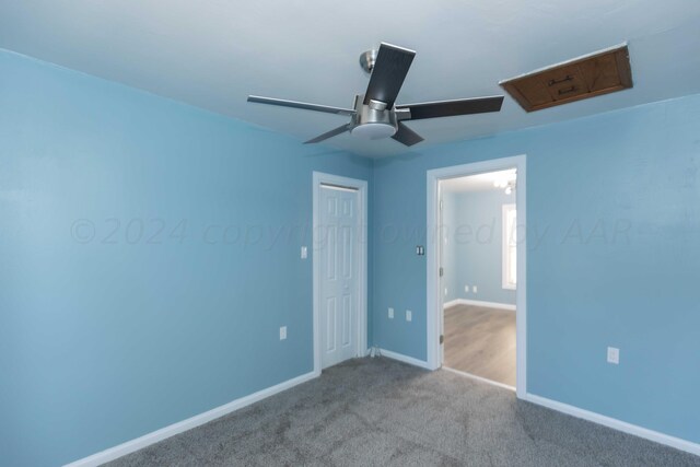 carpeted spare room featuring ceiling fan