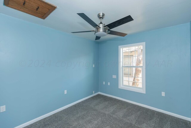 unfurnished room with carpet flooring and ceiling fan