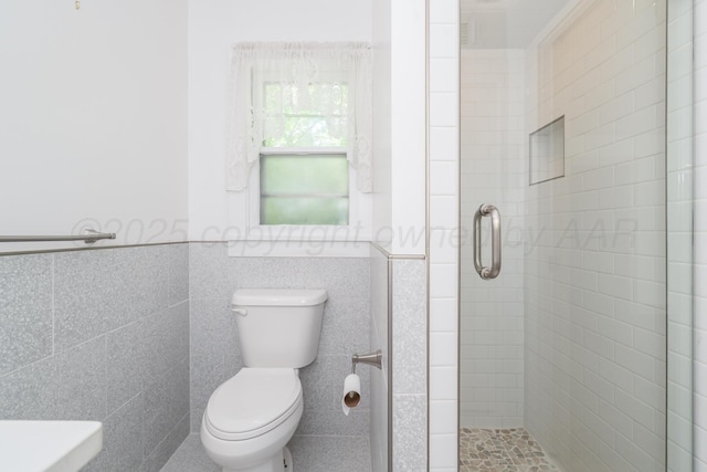 2523 5th Ave, Canyon, TX 79015 - full bathroom with a stall shower, toilet, tile walls, and a wainscoted wall