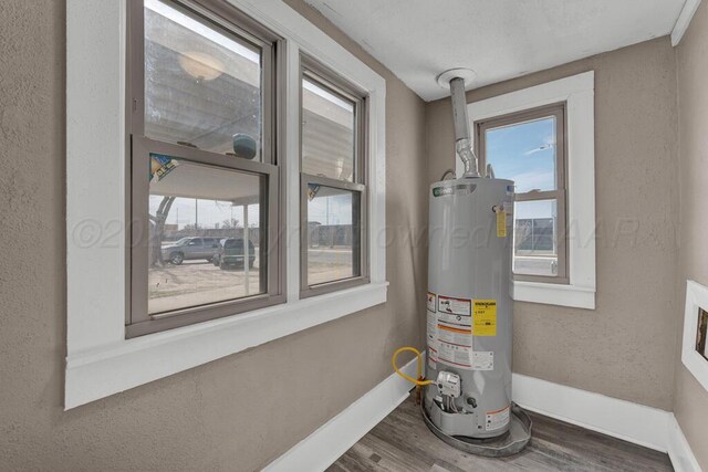 1610 N Hayes St, Amarillo, TX 79107 - utility room with water heater