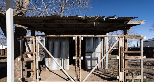 1610 N Hayes St, Amarillo, TX 79107 - view of outbuilding with an outdoor structure and an exterior structure