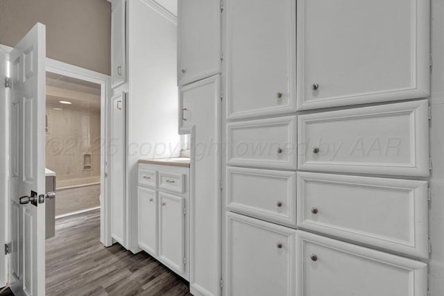 1610 N Hayes St, Amarillo, TX 79107 - bathroom with wood finished floors