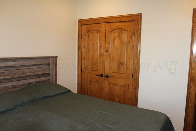 bedroom featuring a closet