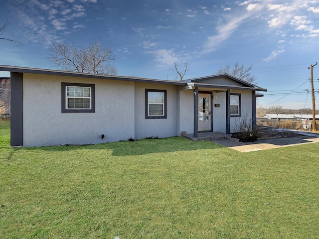 view of front facade featuring a front yard