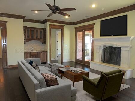 kitchen featuring ornamental molding, ceiling fan, kitchen peninsula, and dark hardwood / wood-style floors