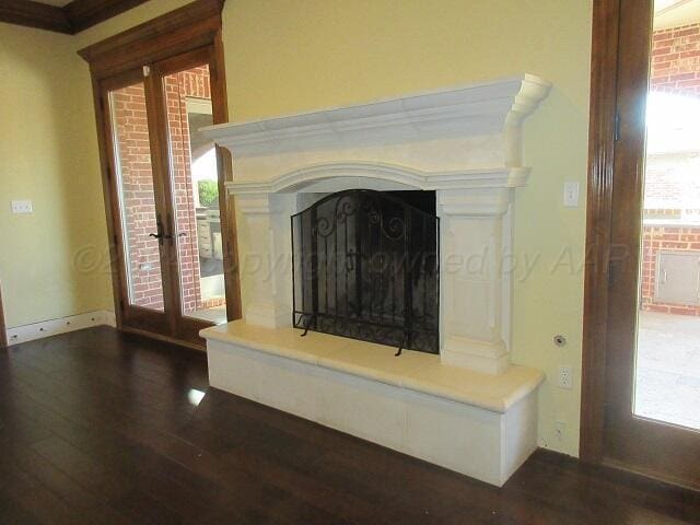 details with crown molding and hardwood / wood-style flooring