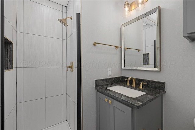 4400 Gem Lake Rd, Amarillo, TX 79106 - bathroom with a tile shower and vanity