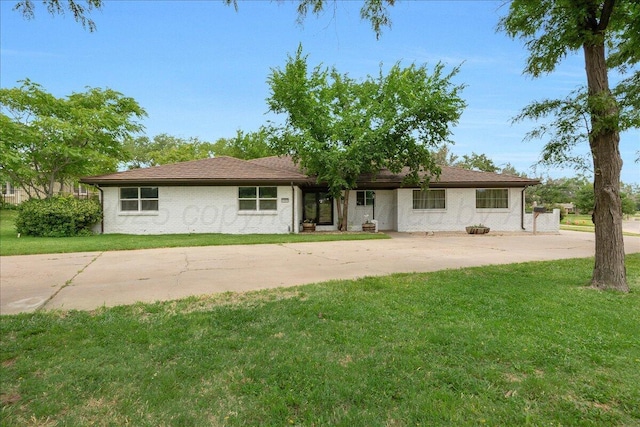 4400 Gem Lake Rd, Amarillo, TX 79106 - ranch-style house with a front yard