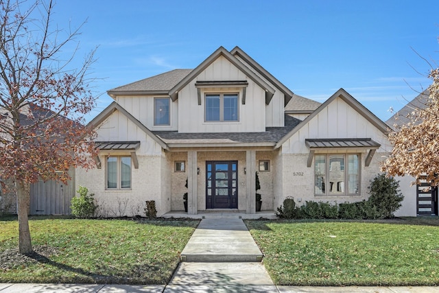 view of front of house featuring a front yard