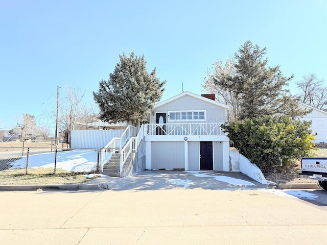 view of front of property