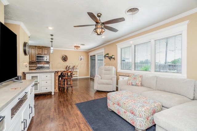 611 Kaye St, Borger, TX 79007 - photo 6