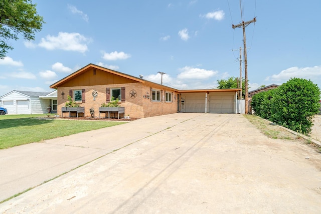 611 Kaye St, Borger, TX 79007 - photo 1