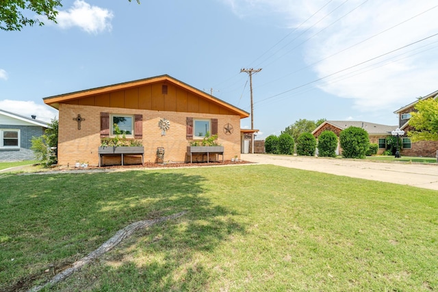 611 Kaye St, Borger, TX 79007 - photo 2