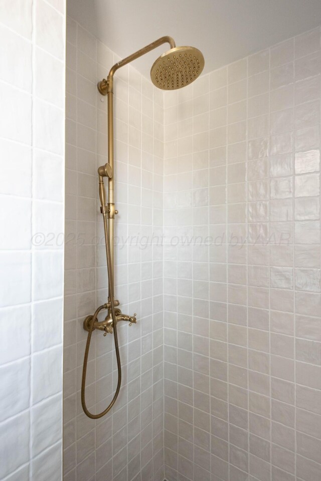 details featuring a tile shower