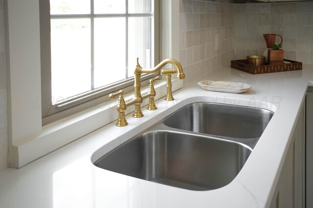 interior details with decorative backsplash and sink