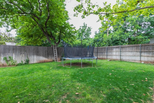 5109 Tawney Ave, Amarillo, TX 79106 - fenced backyard featuring a trampoline