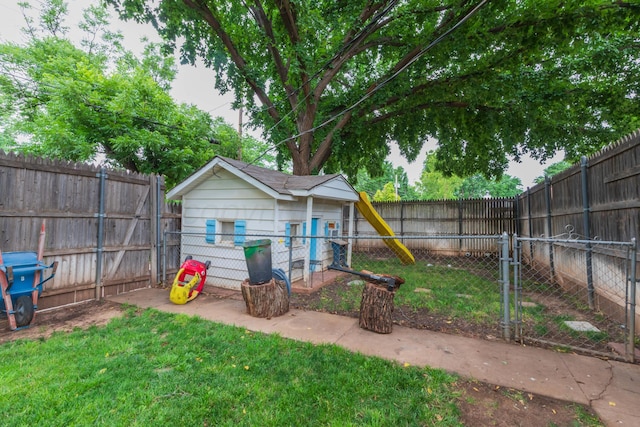 5109 Tawney Ave, Amarillo, TX 79106 - fenced backyard with an outbuilding