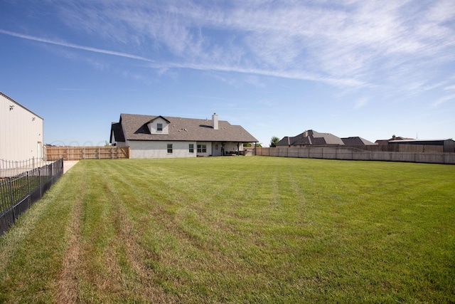 view of yard featuring a fenced backyard