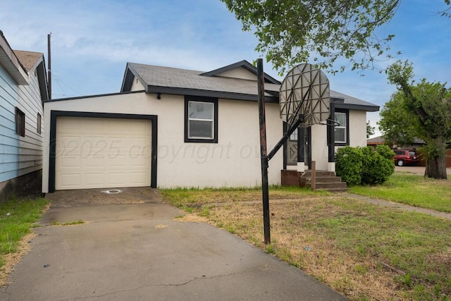 301 Estireno St, Borger, TX 79007 - view of front facade featuring driveway, stucco siding, a garage, and a front yard