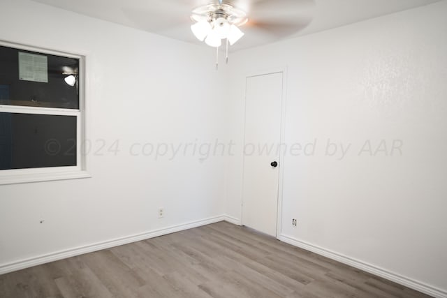 unfurnished room featuring light hardwood / wood-style flooring and ceiling fan