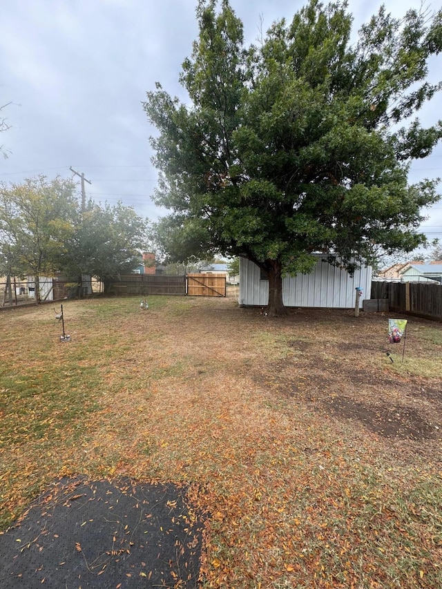 view of yard featuring fence and an outdoor structure